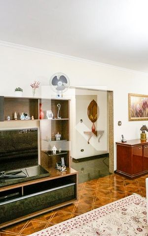 Casa à venda com 320m², 3 quartos e 3 vagas Casa à venda com 320m², 3 quartos e 3 vagasSala
