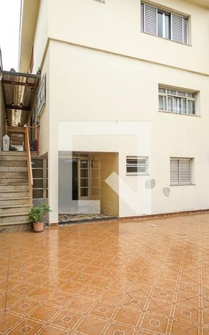 Casa à venda com 320m², 3 quartos e 3 vagas Casa à venda com 320m², 3 quartos e 3 vagasQuintal