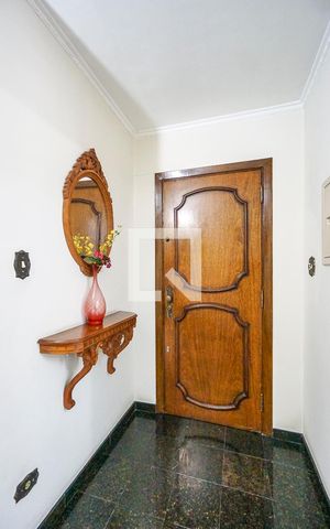 Casa à venda com 320m², 3 quartos e 3 vagas Casa à venda com 320m², 3 quartos e 3 vagasHall da escada