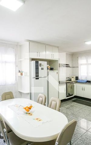Casa à venda com 320m², 3 quartos e 3 vagas Casa à venda com 320m², 3 quartos e 3 vagasCozinha