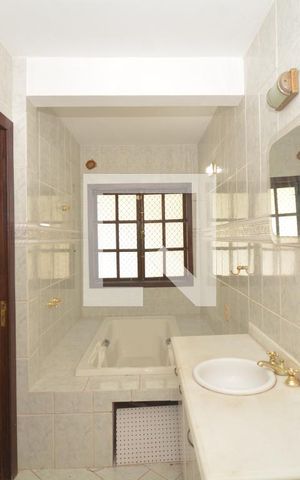 Casa à venda com 319m², 4 quartos e 1 vagaBanheiro da Suíte