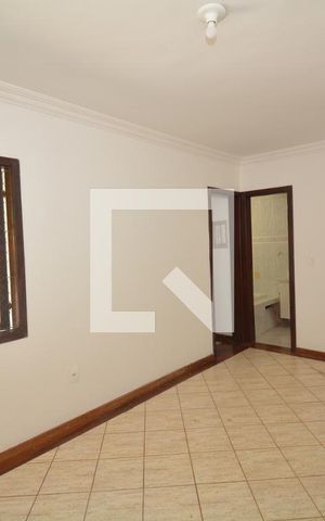 Casa à venda com 319m², 4 quartos e 1 vagaSuíte