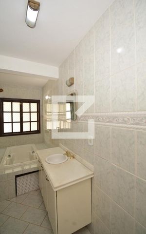 Casa à venda com 319m², 4 quartos e 1 vagaBanheiro da Suíte