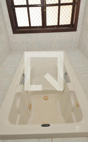 Casa à venda com 319m², 4 quartos e 1 vagaBanheiro da Suíte - Banheira