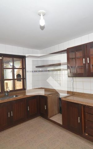 Casa à venda com 319m², 4 quartos e 1 vagaCozinha