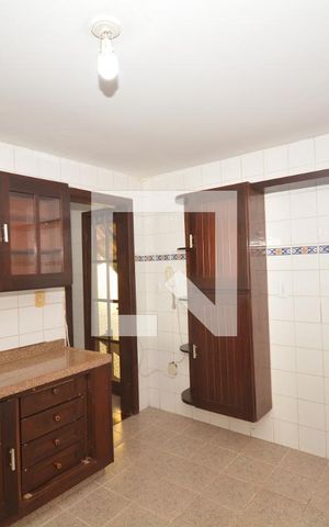 Casa à venda com 319m², 4 quartos e 1 vagaCozinha