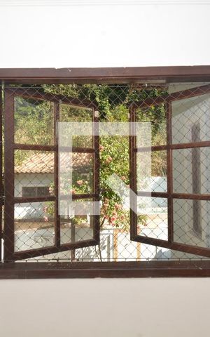 Casa à venda com 319m², 4 quartos e 1 vagaSuíte
