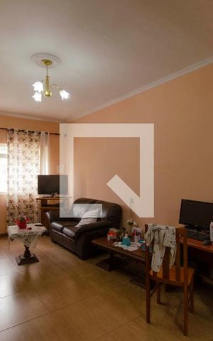 Casa à venda com 125m², 4 quartos e 2 vagas Casa à venda com 125m², 4 quartos e 2 vagasSala
