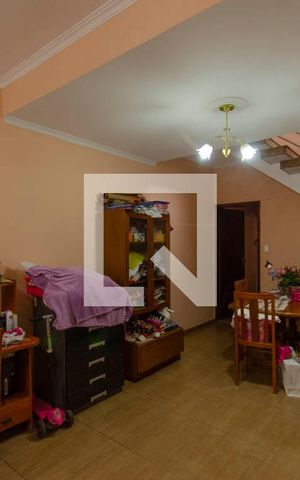 Casa à venda com 125m², 4 quartos e 2 vagas Casa à venda com 125m², 4 quartos e 2 vagasSala