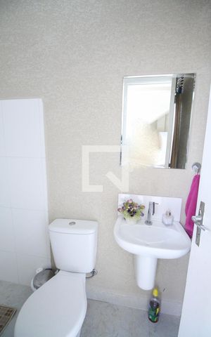 Casa à venda com 235m², 3 quartos e 2 vagas Casa à venda com 235m², 3 quartos e 2 vagasQuarto de Serviço