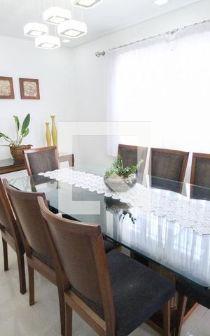 Casa à venda com 235m², 3 quartos e 2 vagas Casa à venda com 235m², 3 quartos e 2 vagasSala de Jantar