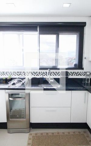 Casa à venda com 235m², 3 quartos e 2 vagas Casa à venda com 235m², 3 quartos e 2 vagasCozinha