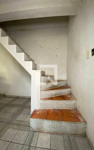 Casa para alugar com 177m², 5 quartos e 1 vagaEscada