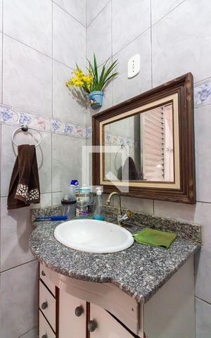 Casa à venda com 373m², 4 quartos e 3 vagas Casa à venda com 373m², 4 quartos e 3 vagasBanheiro 1