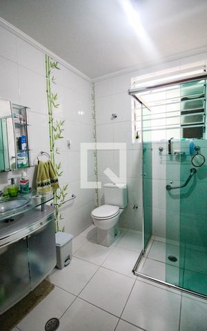 Casa à venda com 210m², 3 quartos e sem vagaBanheiro de Serviço