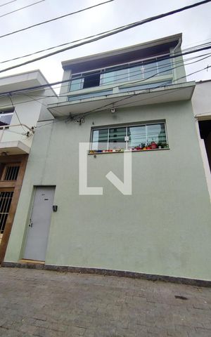 Casa à venda com 210m², 3 quartos e sem vaga Casa à venda com 210m², 3 quartos e sem vagaFachada
