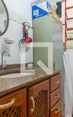 Casa à venda com 60m², 2 quartos e 2 vagasBanheiro 1