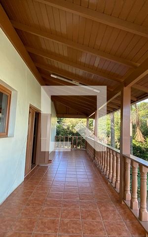 Casa à venda com 340m², 4 quartos e 3 vagasSacada da Sala 2