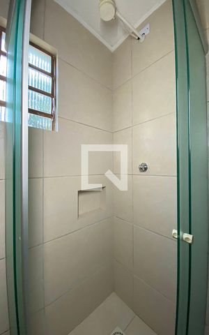 Casa à venda com 340m², 4 quartos e 3 vagasBox do Banheiro Social 3