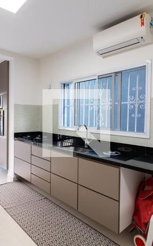 Casa à venda com 180m², 3 quartos e 2 vagasCozinha