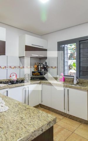 Casa de condomínio à venda com 170m², 3 quartos e 2 vagas Casa de condomínio à venda com 170m², 3 quartos e 2 vagasCozinha e Área de Serviço