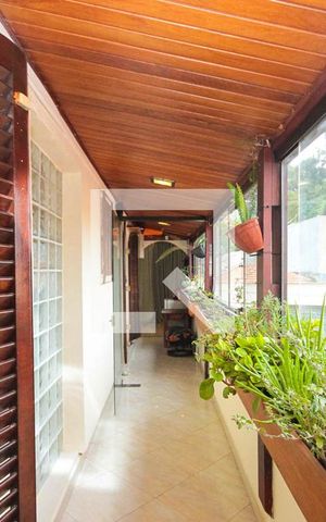 Casa à venda com 280m², 3 quartos e 2 vagas Casa à venda com 280m², 3 quartos e 2 vagasvaranda