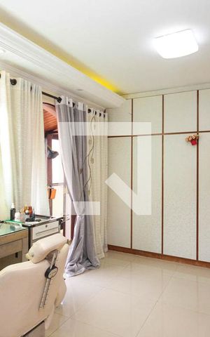 Casa à venda com 280m², 3 quartos e 2 vagas Casa à venda com 280m², 3 quartos e 2 vagasSuite