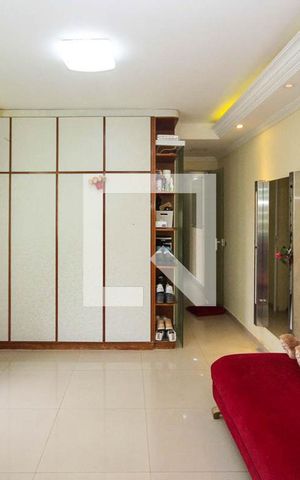 Casa à venda com 280m², 3 quartos e 2 vagas Casa à venda com 280m², 3 quartos e 2 vagasSuite