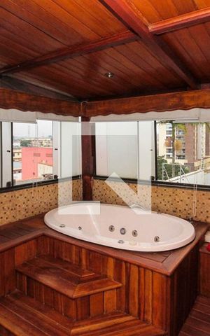 Casa à venda com 280m², 3 quartos e 2 vagas Casa à venda com 280m², 3 quartos e 2 vagasBanheira da Suite