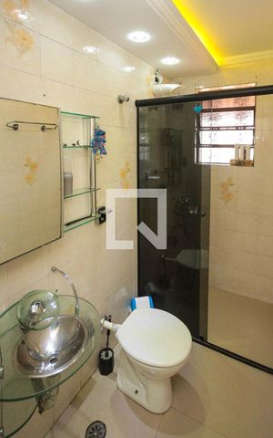 Casa à venda com 280m², 3 quartos e 2 vagas Casa à venda com 280m², 3 quartos e 2 vagasBanheiro da Suíte