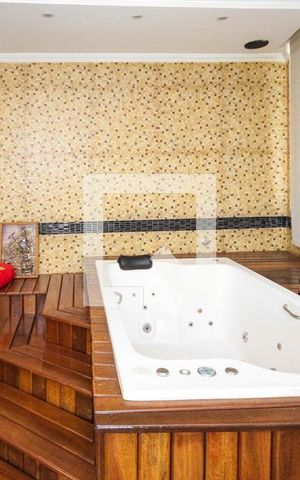 Casa à venda com 280m², 3 quartos e 2 vagas Casa à venda com 280m², 3 quartos e 2 vagasSuite
