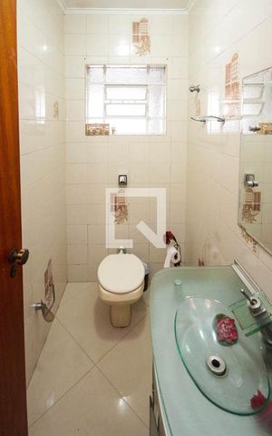 Casa à venda com 280m², 3 quartos e 2 vagas Casa à venda com 280m², 3 quartos e 2 vagasLavabo