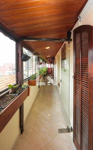 Casa à venda com 280m², 3 quartos e 2 vagas Casa à venda com 280m², 3 quartos e 2 vagasvaranda