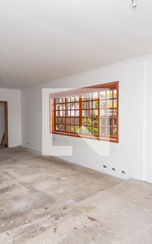 Casa à venda com 431m², 4 quartos e 8 vagas Casa à venda com 431m², 4 quartos e 8 vagasSala