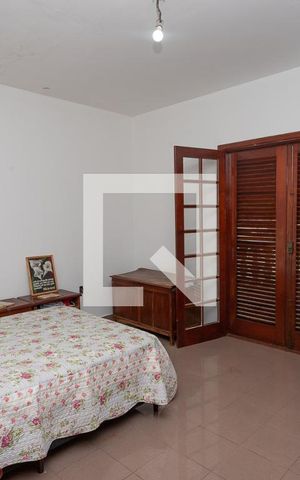 Casa à venda com 431m², 4 quartos e 8 vagas Casa à venda com 431m², 4 quartos e 8 vagasQuarto 3 - suíte