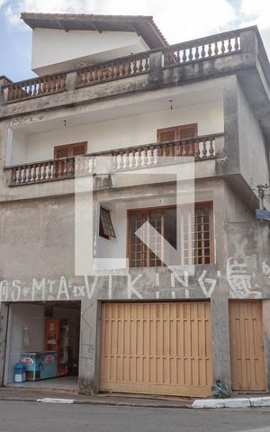 Casa à venda com 431m², 4 quartos e 8 vagas Casa à venda com 431m², 4 quartos e 8 vagasFachada