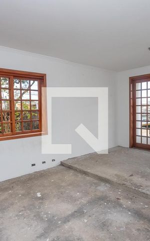 Casa à venda com 431m², 4 quartos e 8 vagas Casa à venda com 431m², 4 quartos e 8 vagasSala