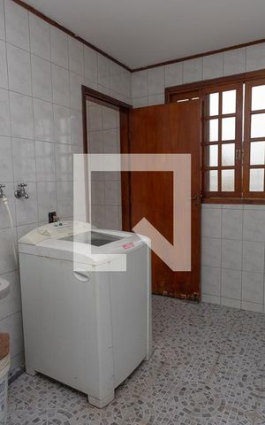 Casa à venda com 431m², 4 quartos e 8 vagas Casa à venda com 431m², 4 quartos e 8 vagasÁrea de serviço