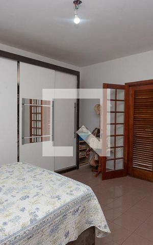 Casa à venda com 431m², 4 quartos e 8 vagas Casa à venda com 431m², 4 quartos e 8 vagasQuarto 4 - suíte