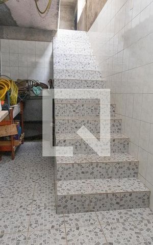 Casa à venda com 431m², 4 quartos e 8 vagas Casa à venda com 431m², 4 quartos e 8 vagasEscada da garagem
