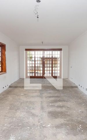 Casa à venda com 431m², 4 quartos e 8 vagas Casa à venda com 431m², 4 quartos e 8 vagasSala