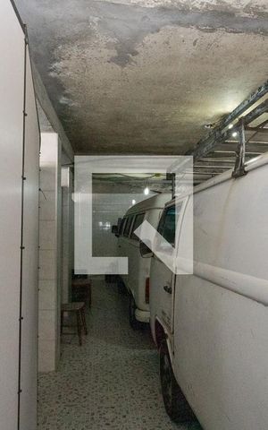 Casa à venda com 431m², 4 quartos e 8 vagas Casa à venda com 431m², 4 quartos e 8 vagasGaragem