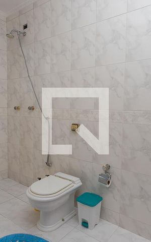 Casa à venda com 431m², 4 quartos e 8 vagas Casa à venda com 431m², 4 quartos e 8 vagasBanheiro do quarto 4 - suíte