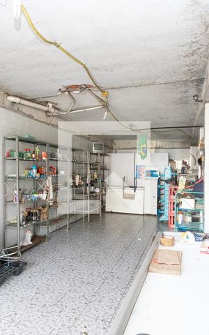 Casa à venda com 431m², 4 quartos e 8 vagas Casa à venda com 431m², 4 quartos e 8 vagasGaragem