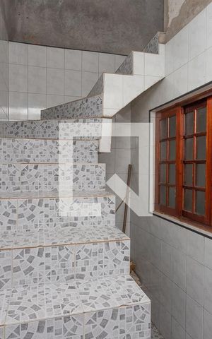 Casa à venda com 431m², 4 quartos e 8 vagas Casa à venda com 431m², 4 quartos e 8 vagasEscada interna para os quarto