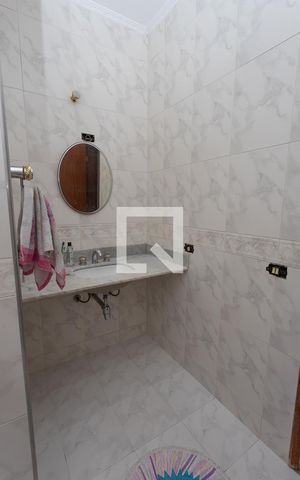 Casa à venda com 431m², 4 quartos e 8 vagas Casa à venda com 431m², 4 quartos e 8 vagasBanheiro social