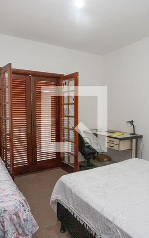 Casa à venda com 431m², 4 quartos e 8 vagas Casa à venda com 431m², 4 quartos e 8 vagasQuarto 2