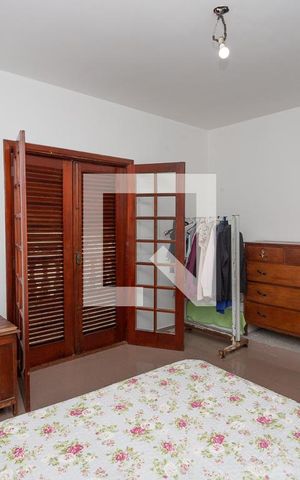 Casa à venda com 431m², 4 quartos e 8 vagas Casa à venda com 431m², 4 quartos e 8 vagasQuarto 3 - suíte