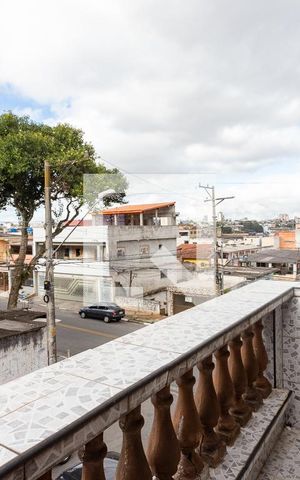 Casa à venda com 431m², 4 quartos e 8 vagas Casa à venda com 431m², 4 quartos e 8 vagasVaranda do quarto 4 - suíte