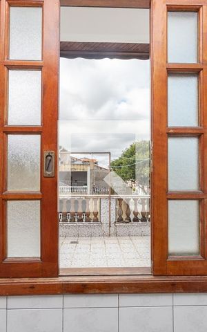Casa à venda com 431m², 4 quartos e 8 vagas Casa à venda com 431m², 4 quartos e 8 vagasJanela da área de serviço